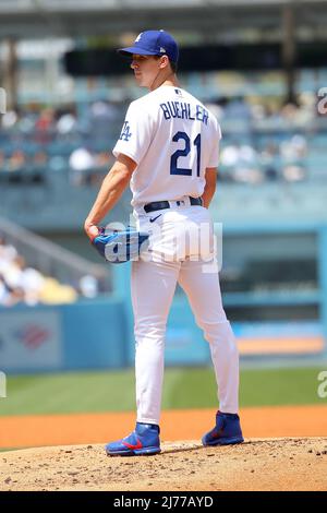 Los Angeles Dodgers pitcher Walker Buehler (21) prepares to pitch during a MLB baseball game against the Detroit Tigers, Sunday, May 1, 2022, in Los A Stock Photo