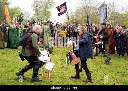 Glastonbury, Somerset, UK. 1st May 2022. Glastonbury May Day Pagan Beltane celebration. To celebrate people gathered at the towns Market Cross before leaving in a procession up the High Street and onward to Bushy Coombe. Credit: Stephen Bell/Alamy Stock Photo