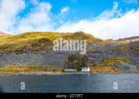 Isolated  and beautiful Llyn Cwmorthin, in a disused slate quarry, Blaenau Ffestiniog, Gwynedd, North Wales Stock Photo