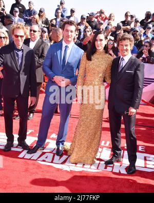SAN DIEGO, CA - MAY 04: (L-R) Jerry Bruckheimer, Miles Teller, Jennifer Connelly and Tom Cruise attend the 'Top Gun: Maverick' World Premiere onboard Stock Photo