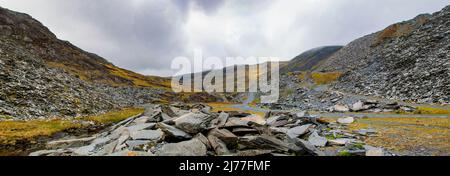 Isolated  and beautiful Llyn Cwmorthin, in a disused slate quarry, Blaenau Ffestiniog, Gwynedd, North Wales Stock Photo