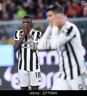 (220507) -- GENOVA, May 7, 2022 (Xinhua) -- FC Juventus' Moise Kean (L) reacts during a Serie A football match between Genoa and FC Juventus in Genova, Italy, on May 6, 2022. (Str/Xinhua) Stock Photo