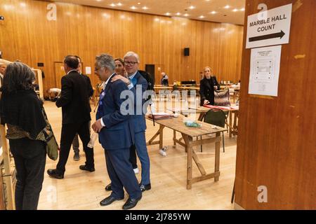 Wandsworth, Southwest London, UK. 6th May 2022. Ravi Govindia, dejected Conservative Councillor walks through an empty vote count hall with his council team after he lost Wandsworth Council to Labour. Credit: Jeff Gilbert/Alamy Live News