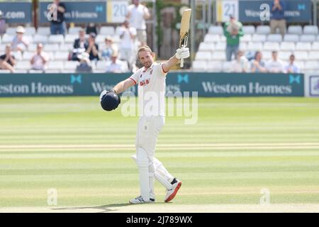 Paul Walter of Essex raises his bat after reaching his century during Essex CCC vs Yorkshire CCC, LV Insurance County Championship Division 1 Cricket Stock Photo