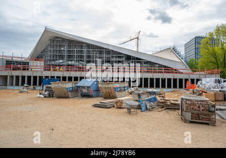 07 May 2022, Hamburg: The exterior photo shows the construction site of ...