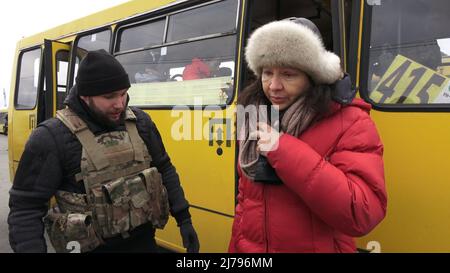 KYIV, UKRAINE - MARCH 9: Evacuees from Irpin and Vorzel arrive at an emergency camp set up for evacuated residents from active combat areas on the outskirts of Kyiv, as Russia's invasion of Ukraine continues on 9 March 2022 in Kyiv, Ukraine. Russia began a military invasion of Ukraine after Russia's parliament approved treaties with two breakaway regions in eastern Ukraine. It is the largest military conflict in Europe since World War II. Stock Photo