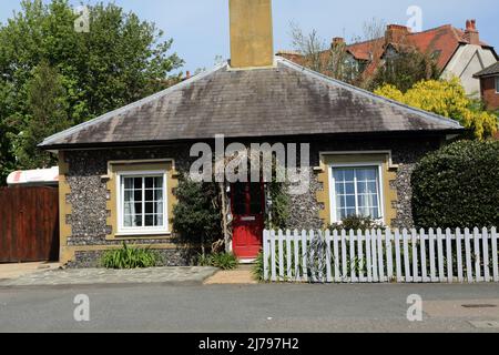 Single storey flint house with slate tile roof in Maison Dieu Road, Dover, Kent, England, United Kingdom Stock Photo