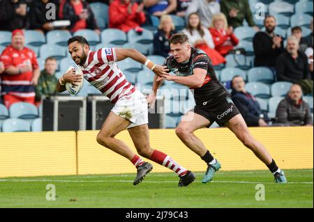 Leeds, England - 7th May 2022 - Bevan French of Wigan Warriors races away.  Rugby League Betfred Challenge Cup Semi Finals Wigan Warriors vs St. Helens at Elland Road Stadium, Leeds, UK  Dean Williams Credit: Dean Williams/Alamy Live News Stock Photo