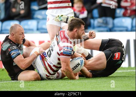 Leeds, England - 7th May 2022 - Cade Cust of Wigan Warriors scores a try. Rugby League Betfred Challenge Cup Semi Finals Wigan Warriors vs St. Helens at Elland Road Stadium, Leeds, UK  Dean Williams Credit: Dean Williams/Alamy Live News Stock Photo