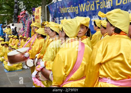 Whitehall, London, UK. 7th May 2022. Falun Gong members stand opposite Downing Street, celebrating ahead of World Falun Dafa Day on 13th May. Credit: Matthew Chattle/Alamy Live News Stock Photo