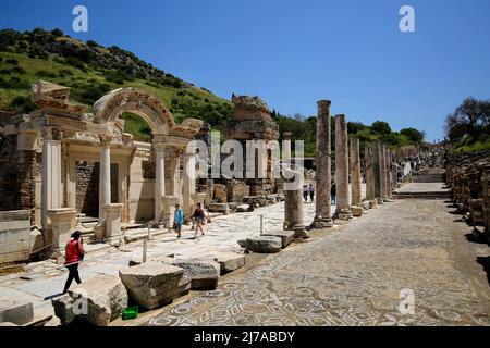 May 7, 2022, izmir, Istanbul, Turkey: Hadrian's temple ruins with tourists walking around in ancient city of Ephesus. Ephesus was an ancient port city whose well-preserved ruins are in modern-day Turkey. The city was once considered the most important Greek city and the most important trading center in the Mediterranean region. (Credit Image: © Serkan Senturk/ZUMA Press Wire) Stock Photo