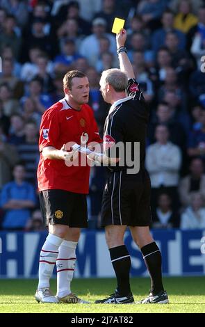 PORTSMOUTH V MAN UTD WAYNE ROONEY IS BOOKED PIC MIKE WALKER, 2004 Stock Photo