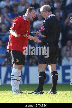 PORTSMOUTH V MAN UTD WAYNE ROONEY IS BOOKED PIC MIKE WALKER, 2004 Stock Photo