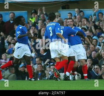 Portsmouth v Manchester United David Unsworth celebrates after scoring from the penalty spot. Pic MIKE WALKER 2004 Stock Photo