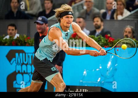 Madrid, Spain. 08th May, 2022. Madrid, . 08 Mai, 2022: ALEXANDER ZVEREV (GER) returns the ball to Stefanos Tsitsipas (GRE) at Day 10 of the Madrid Open 2022. Credit: Matthias Oesterle/Alamy Live News Stock Photo