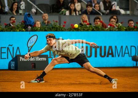 Madrid, Spain. 08th May, 2022. Madrid, . 08 Mai, 2022: STEFANOS TSITSIPAS (GRE) returns the ball to Alexander Zverev (GER) at Day 10 of the Madrid Open 2022. Credit: Matthias Oesterle/Alamy Live News Stock Photo