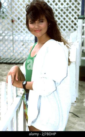 Tiffani-Amber Theissen on the remote set of the "Saved By The Bell