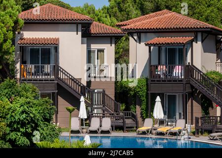 Turkey, ANTALYA, September 11, 2021: modern two-storey bungalow houses with rooms for tourists by the pool with a tropical hotel. Stock Photo