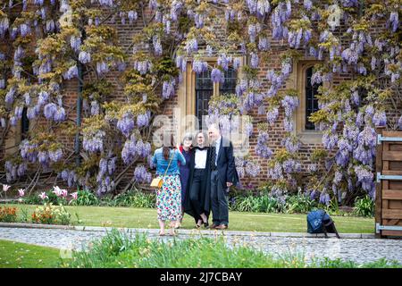 Picture dated April 29th 2022 shows a student at  Magdalene College at Cambridge University able to celebrate her graduation with friends and family. Today (Fri) was the first time in two years that guests were permitted at ceremonies since the Covid pandemic hit.  Students at Cambridge University graduated in front of family and friends today (Fri) for the first time since the Covid pandemic hit.  Graduates were seen celebrating with family and friends outside Magdalene College after guests were permitted at ceremonies for the first time in two years. Stock Photo