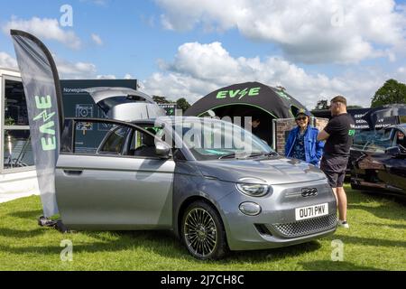 Fiat 500E Icon ‘OU71 PMV’ on display at the EV Live event held at Blenheim Palace on the 7th May 2022 Stock Photo