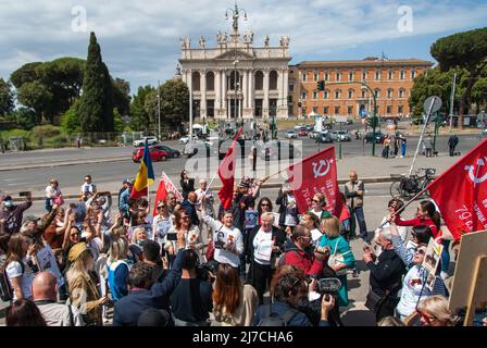 Russia,08/05/2022Demonstration 'Den Pobedi ',' Area Piazza San Giovanni, People celebrate' Den Pobedi ', the Day of Russia's Victory over Nazism. Ps: the photo can be used in compliance with the context in which it was taken, and without the defamatory intent of the decorum of the people represented Stock Photo