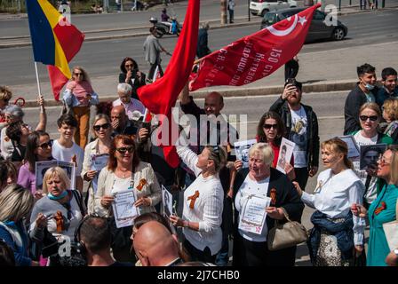 Russia,08/05/2022Demonstration 'Den Pobedi ',' Area Piazza San Giovanni, People celebrate' Den Pobedi ', the Day of Russia's Victory over Nazism. Ps: the photo can be used in compliance with the context in which it was taken, and without the defamatory intent of the decorum of the people represented Stock Photo