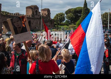 Russia,08/05/2022Demonstration 'Den Pobedi ',' Area Piazza San Giovanni, People celebrate' Den Pobedi ', the Day of Russia's Victory over Nazism. Ps: the photo can be used in compliance with the context in which it was taken, and without the defamatory intent of the decorum of the people represented Stock Photo