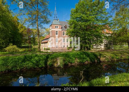 Germany, Senden (Westfalen), Muensterland, Westphalia, North Rhine-Westphalia, NRW, castle Senden, moated castle at the Stever, water ditch Stock Photo