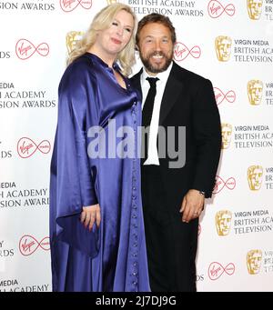 London, UK, 08/05/2022, Bafta TV award winner Stephen Graham and his spouse Hannah Walters attend Bafta Awards TV held at Royal Festival Hall in London. They were photographed kissing in the winner's area at Bafta TV Awards today.Credit: JohnDavies/ Alamy live news Stock Photo