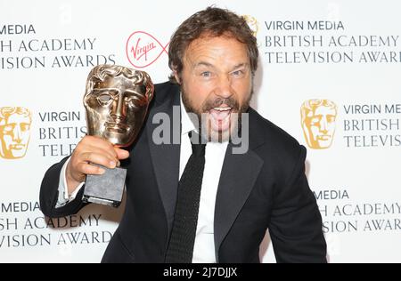 London, UK, 08/05/2022, Bafta TV award winner Stephen Graham and his spouse Hannah Walters attend Bafta Awards TV held at Royal Festival Hall in London. They were photographed kissing in the winner's area at Bafta TV Awards today.Credit: JohnDavies/ Alamy live news Stock Photo