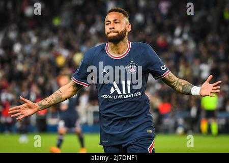 May 8, 2022, Paris, France, France: NEYMAR JR of PSG celebrates his goal during the Ligue 1 match between Paris Saint-Germain (PSG) and ESTAC Troyes at Parc des Princes stadium on May 08, 2022 in Paris, France. (Credit Image: ©  Matthieu Mirville/ZUMA Press Wire) Stock Photo