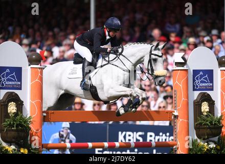 Badminton Estate, Gloucestershire, England; 8th May 2022, 8th May 2022, Badminton Estate, Gloucestershire, England; Mars Equestrian Badminton Horse Trials, day 5;  Kitty King riding VENDREDI BIATS during the show jumping test on day five of the 2022 Badminton Horse Trials Stock Photo