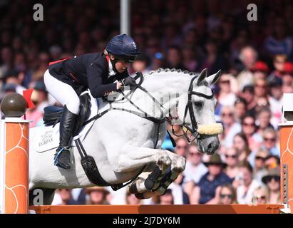 Badminton Estate, Gloucestershire, England; 8th May 2022, 8th May 2022, Badminton Estate, Gloucestershire, England; Mars Equestrian Badminton Horse Trials, day 5;  Kitty King riding VENDREDI BIATS during the show jumping test on day five of the 2022 Badminton Horse Trials Stock Photo