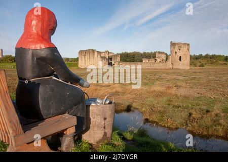 Flint Castle & sculpture of medieval fishermans wife woman by Mike Owen, Flintshire, North Wales Stock Photo