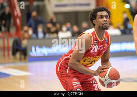 Doron Lamb (20) Victoria Libertas Pesaro during the series A1 of italian LBA Basketball Championship match Gevi Napoli Basket vs Victoria Libertas Pesaro at the Palabarbuto - Napoli, May 08, 2022 Stock Photo