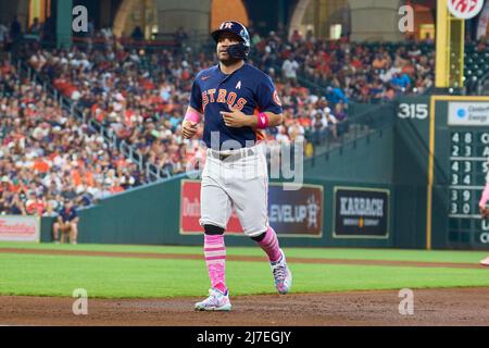 Houston Tx. 08/05/2022, May 8 2022: Houston second baseman Jose Altuve (27) on the bases during the game with Detroit Tigers and Houston Astros held at Minute Maid Park in Houston Tx. David Seelig/Cal Sport Medi Stock Photo