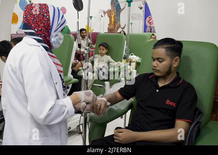 Pakistani Thalassemia affected child being treated by blood transfusion ...