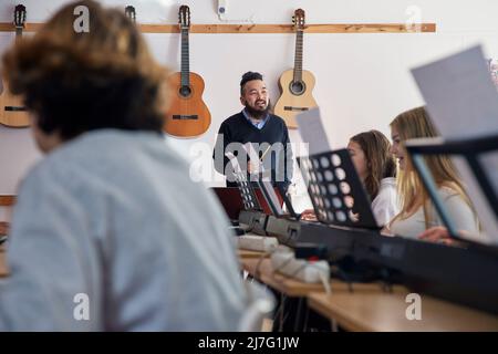 Teenagers attending keyboard lesson Stock Photo