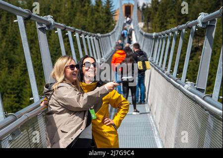 Dolni Morava, Czech Republic. 09th May, 2022. The world's longest suspension footbridge, Sky Bridge 721 in Dolni Morava, Czech Republic, May 9, 2022. Credit: Josef Vostarek/CTK Photo/Alamy Live News Stock Photo