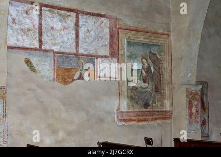 Mezzate di Bagnatica (Bg),Italia, chiesa di San Pietro, gli affreschi del XVI secolo Stock Photo