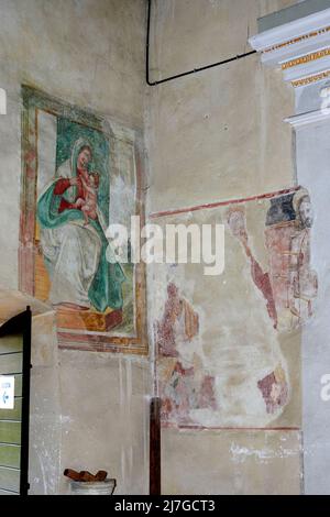 Mezzate di Bagnatica (Bg),Italia, chiesa di San Pietro, gli affreschi del XVI secolo Stock Photo