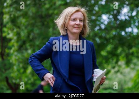 London, UK. 9th May, 2022. Foreign Secretary of the United Kingdom and Northern ireland, Liz Truss, out and about in Westminster. Credit: Mark Thomas/Alamy Live News Stock Photo