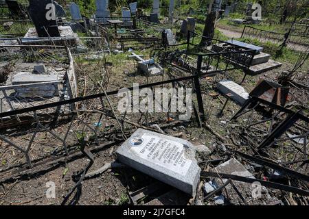 Odessa, Ukraine. 06th May, 2022. The destroyed graves, headstones and crosses during the Russia-Ukraine war. Russian shelling of Odessa, rockets hit Novo-Gorodskoe cemetery (or Tairovsky Cemetery). Destroyed more than 1000 square meters of the cemetery. Credit: SOPA Images Limited/Alamy Live News Stock Photo