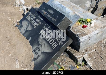 Odessa, Ukraine. 06th May, 2022. A destroyed gravestone during the Russia-Ukraine war. Russian shelling of Odessa, rockets hit Novo-Gorodskoe cemetery (or Tairovsky Cemetery). Destroyed more than 1000 square meters of the cemetery. Credit: SOPA Images Limited/Alamy Live News Stock Photo