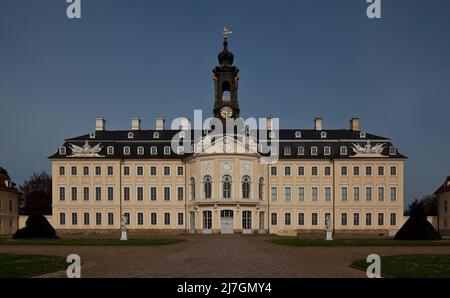 Wermsdorf Sachsen Jagdschloß Hubertusburg 1721-51 v Joh Chr Naumann u Joh Chr Knöffel 75305 Hauptflügel mit Uhren-Dachreiter von Südosten Stock Photo