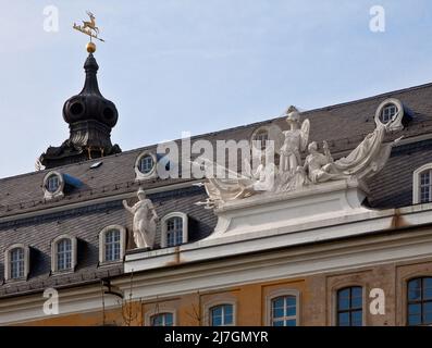 Wermsdorf Sachsen Jagdschloß Hubertusburg 1721-51 v Joh Chr Naumann u Joh Chr Knöffel 75301 plastischer Trophäenschmuck am Nordflügel links Dachreiter Stock Photo