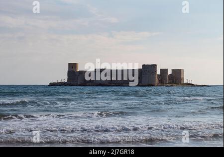 Kizkalesi castle on a small island, Kizkalesi Maidens Castle near Mersin, Turkey Stock Photo