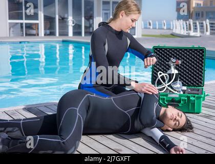 Scuba Diving rescue course skills patient in recovery position waiting for help to arrive Stock Photo
