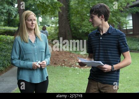 OZARK, from left: Laura Linney, Richard Thomas, Adam Rothenberg, 'Pound ...