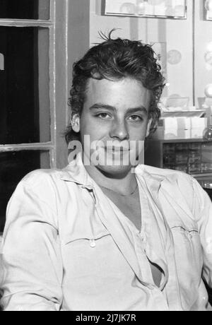 Leif Garrett gets his haircut for a film role in the movie Longshot by ...